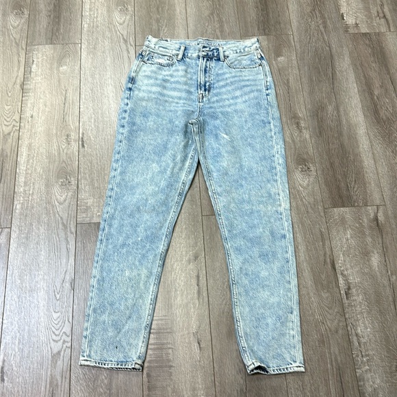 American Eagle Mom Jean size 4 new without tags excellent condition SIZE 4 - Picture 1 of 6